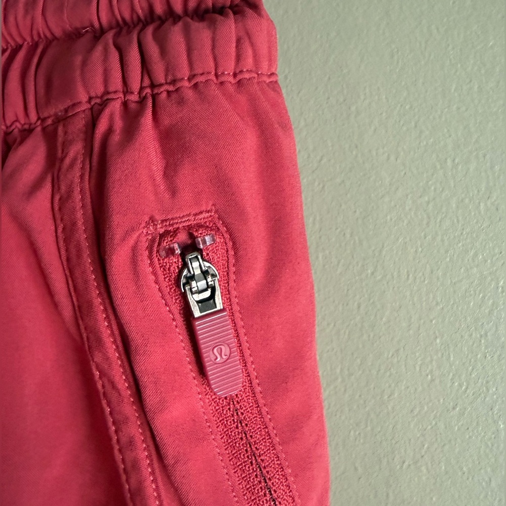 Lululemon Hotty Hot LR Short 4" Lined in Pink - Picture 2 of 5